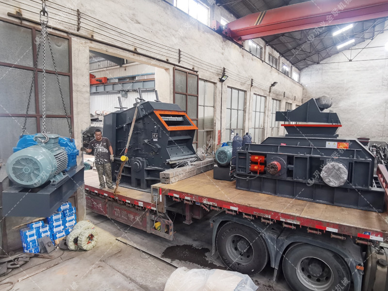 1000*700液壓對(duì)輥制砂機(jī),1210反擊破發(fā)往四川