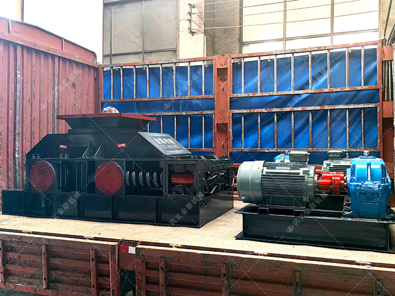 2PG800*600對輥破碎機發(fā)往廣東三江_鵝卵石制砂