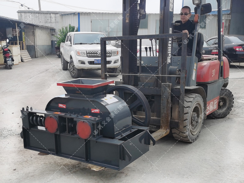 2PG400X250小型對輥破碎機(jī)發(fā)往江蘇蘇州破碎硅鐵