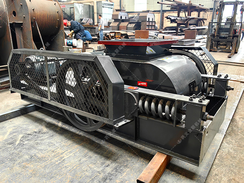 2PGC450X500雙齒輥破碎機發(fā)往湖南婁底破碎冰塊