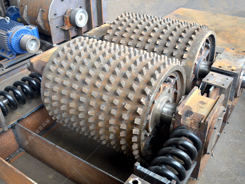 為何越來越多的礦山選擇雙齒輥而非顎式破碎機？這3點很關鍵！